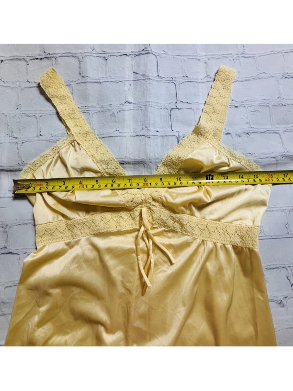 VIntage 60-70's Vanity Fair Womens Yellow Nylon Maxi Nightgown Lace Trim Size 34 - Picture 5 of 10